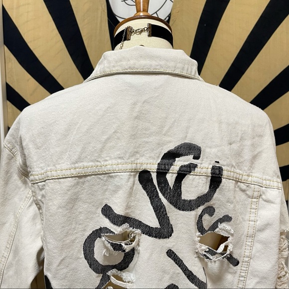 🌈 Amazing distressed love denim jacket - Picture 7 of 12